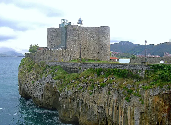 ¿Qué ver en Castro Urdiales en un día?