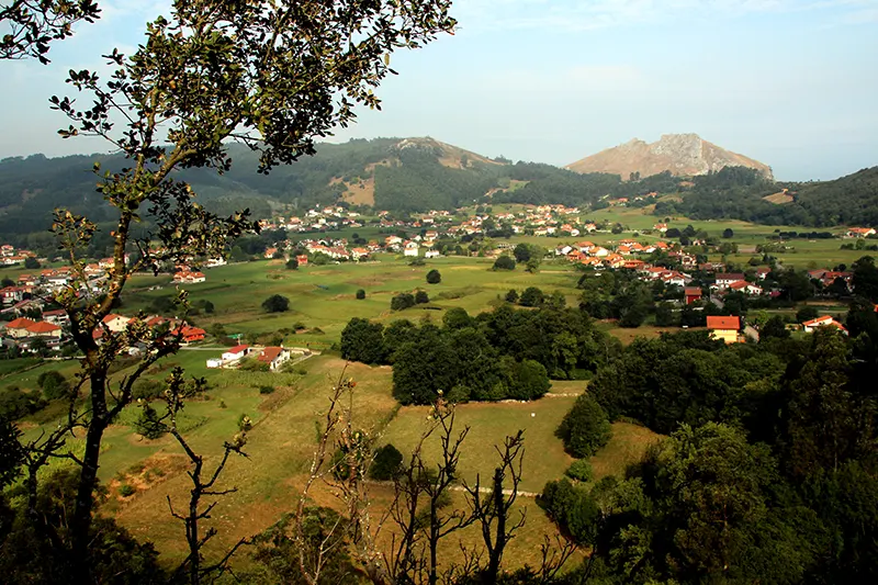 Qué pueblos hay al lado de Colindres