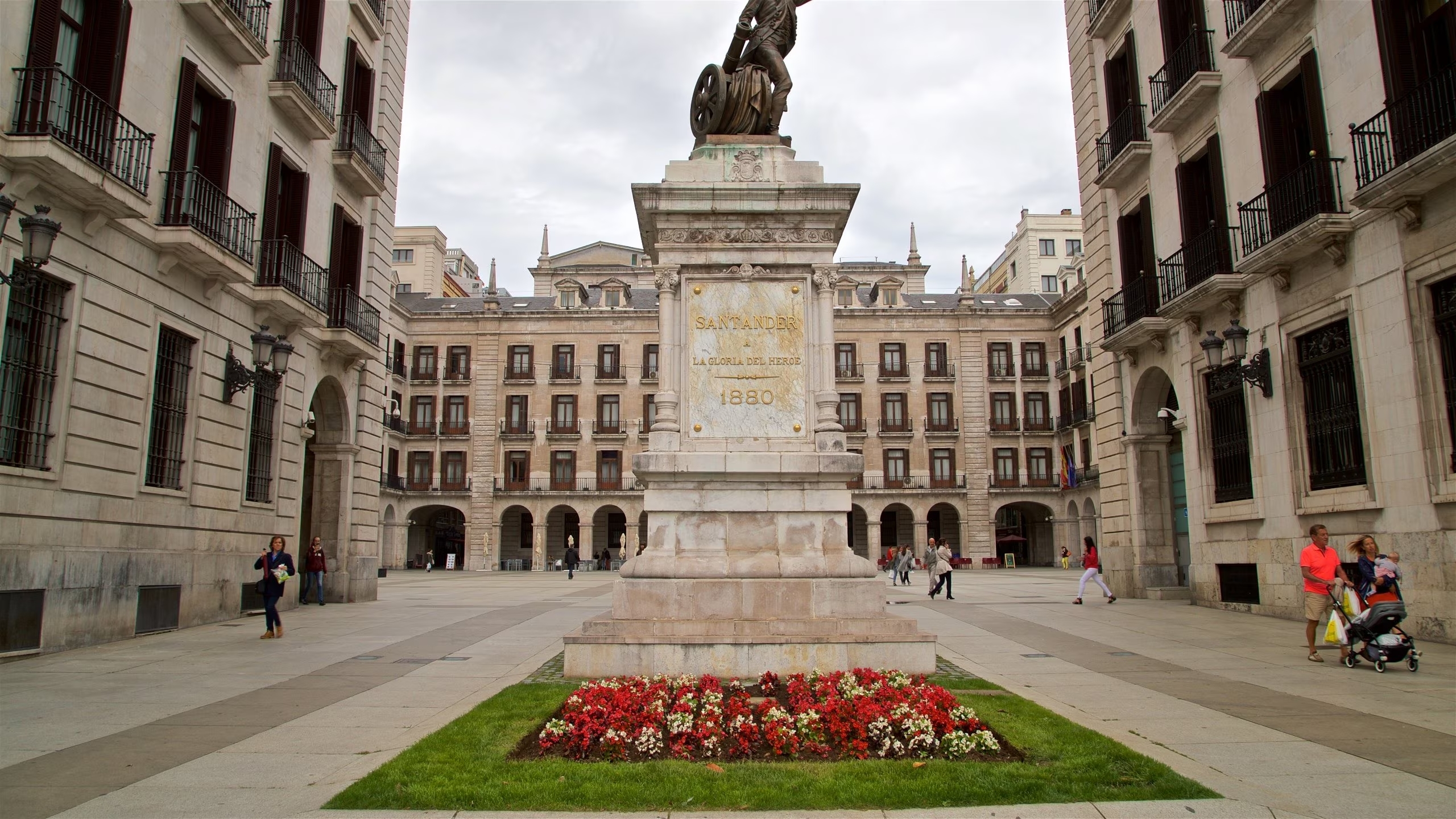 plaza porticada