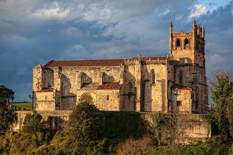 Santillana del Mar o San Vicente de la Barquera