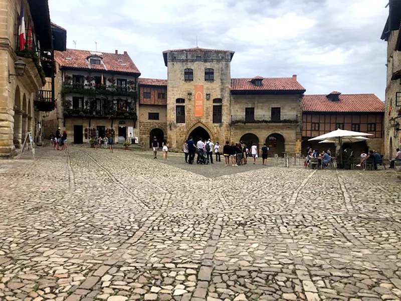 Qué hacer en Santillana del Mar de noche